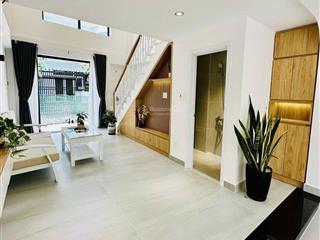 Bán nhà 2 tầng ở ngay  gần cổng công viên nước đần sen, 52m( 4x13m) 3pn, 3 wc, nhỉnh 5 tỷ.