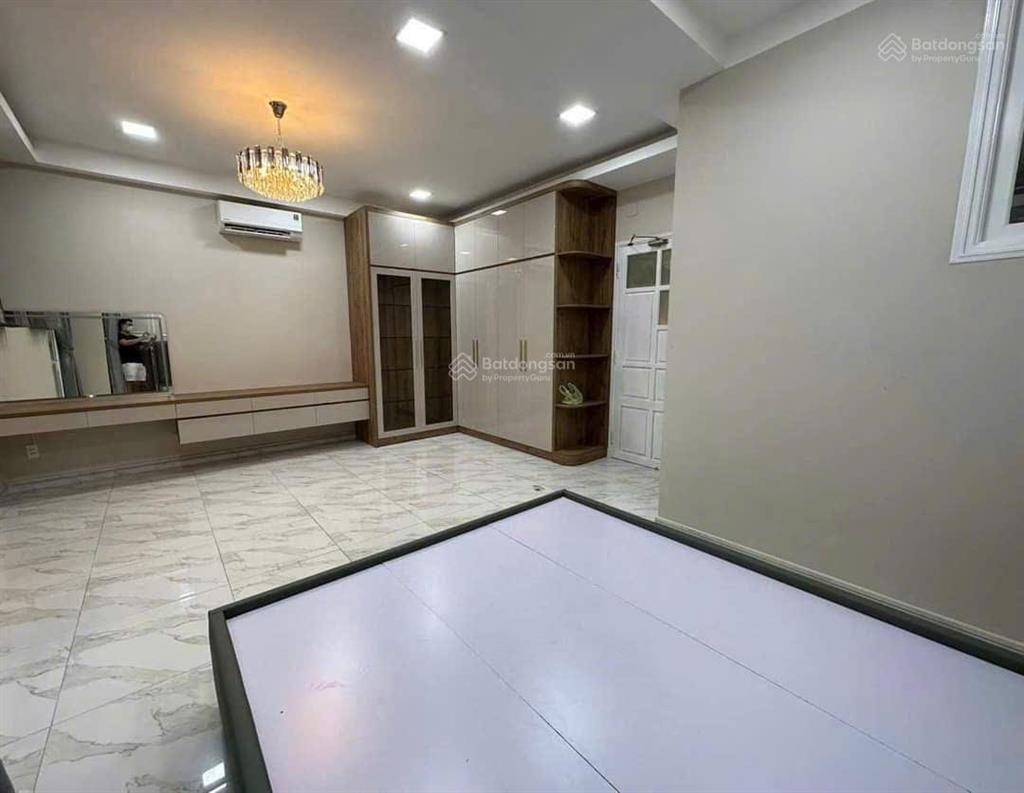 Cần cho thuê villa hxh 152/2a nguyễn văn thương p.25 q.bình thạnh.