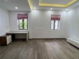 Cho thuê biệt thự 180m2, nằm trong kđt việt hưng hệ thống cây xanh, yên tĩnh