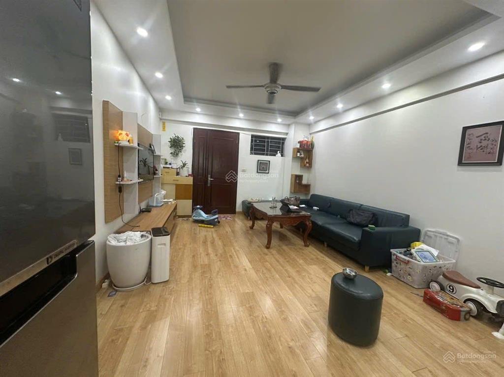 Cần bán căn góc, toà h kđt việt hưng, long biên 75,5m2, 2pn, 1wc