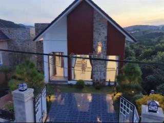Căn nhà nghỉ dưỡng ven đà lạt với chiếc view thông ,view tượng mẹ quan âm
