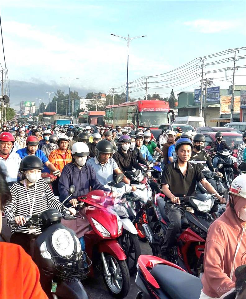 Bán nhà mặt tiền đường chính d1 kinh doanh giá rẻ trong kdc