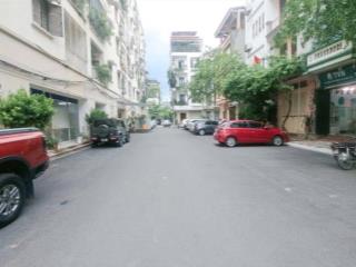 Nghĩa đô 97m, 3 tầng, mt 8,5m. vị trí đẹp, vỉa hè, ngõ to như phố. 36,5 tỷ