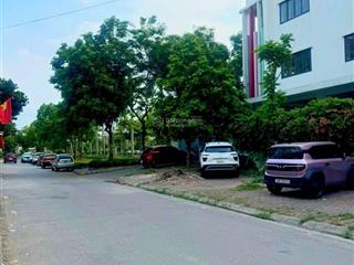 Bát khối 360/482m đất mt15m. 40 tỷ . view hồ, oto tránh, kd.