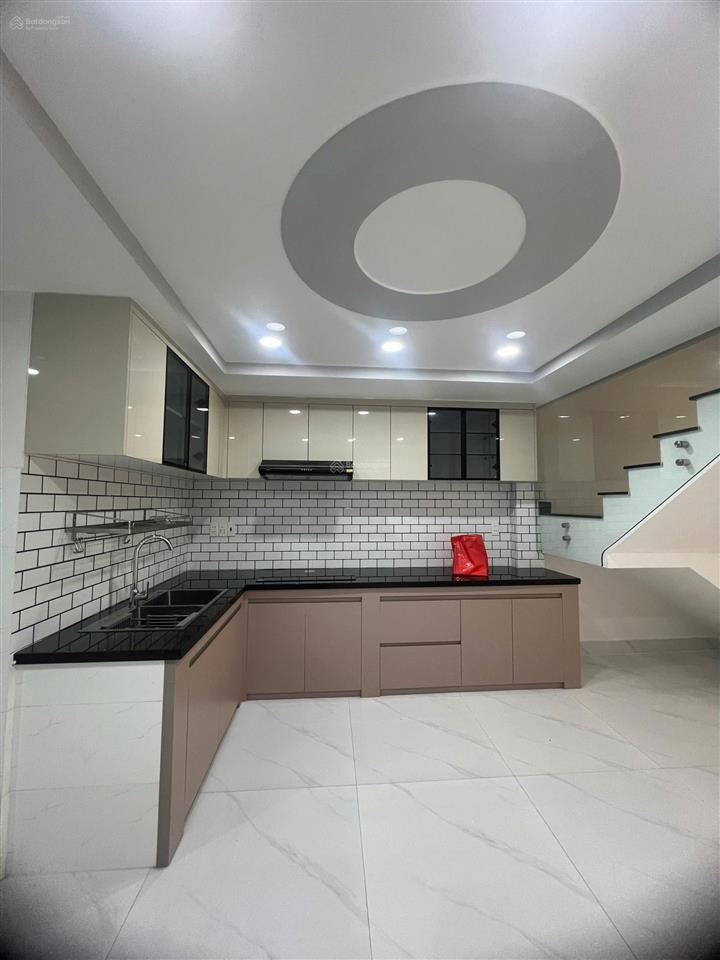 Nhà đẹp 4 tầng ở ngay, dt 4x17m, cn 68m2, hxh 1 sẹc khu d2 nối dài, giá chỉ 13.5 tỷ