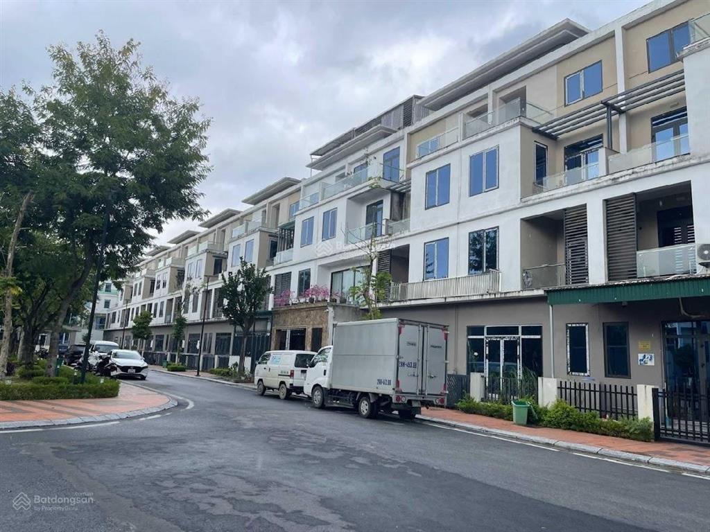 Cần bán gấp căn liền kề 100m2 mặt tiền 5m kinh doanh view vườn hoa