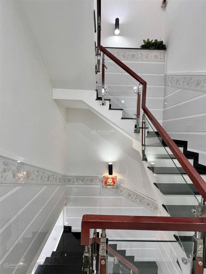 Nhà hxh tránh sát mt lê đại, dt 90m2 (4.5x20m) 3 tầng 4pn. nhỉnh 10 tỷ