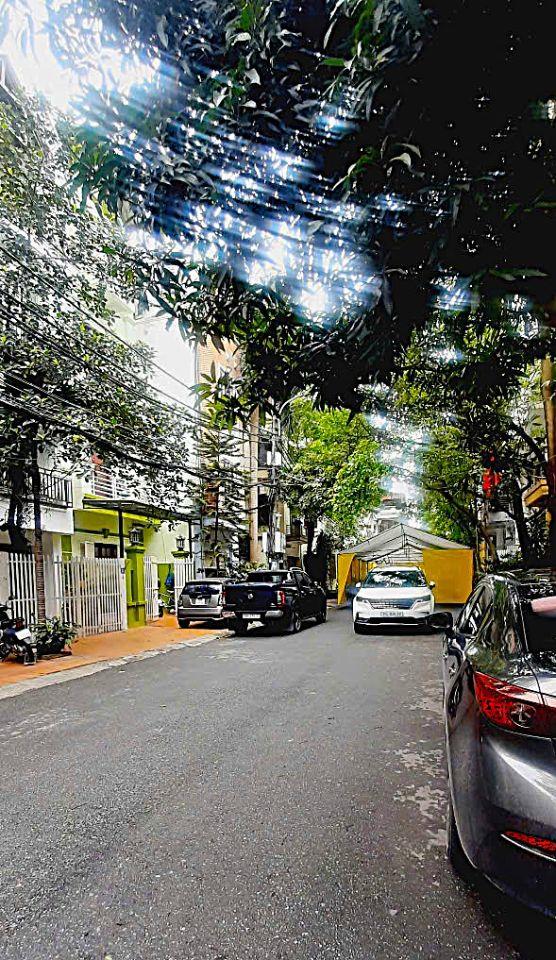BÁN SIÊU PHẨM TÒA NHÀ 8 TẦNG THANG MÁY - SÁT MẶT PHỐ LÂM DU LONG BIÊN 1KM RA PHỐ CỔ - NGÕ XE TĂNG GARA 3 Ô TÔ - CHỈ 22TỶ