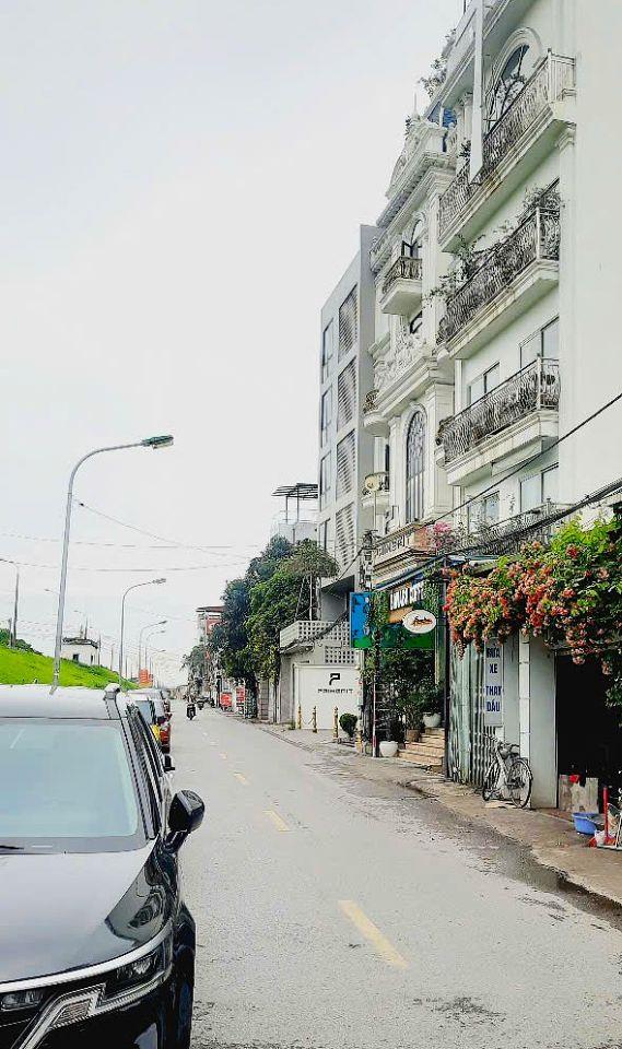 BÁN SIÊU PHẨM TÒA NHÀ 8 TẦNG THANG MÁY - SÁT MẶT PHỐ LÂM DU LONG BIÊN 1KM RA PHỐ CỔ - NGÕ XE TĂNG GARA 3 Ô TÔ - CHỈ 22TỶ