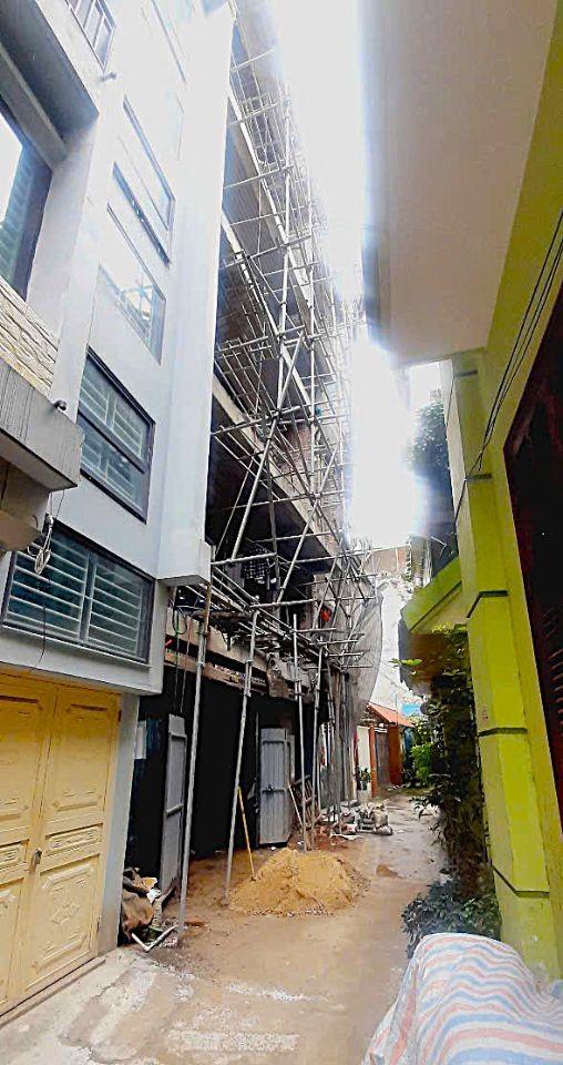 BÁN SIÊU PHẨM TÒA NHÀ 8 TẦNG THANG MÁY - SÁT MẶT PHỐ LÂM DU LONG BIÊN 1KM RA PHỐ CỔ - NGÕ XE TĂNG GARA 3 Ô TÔ - CHỈ 22TỶ