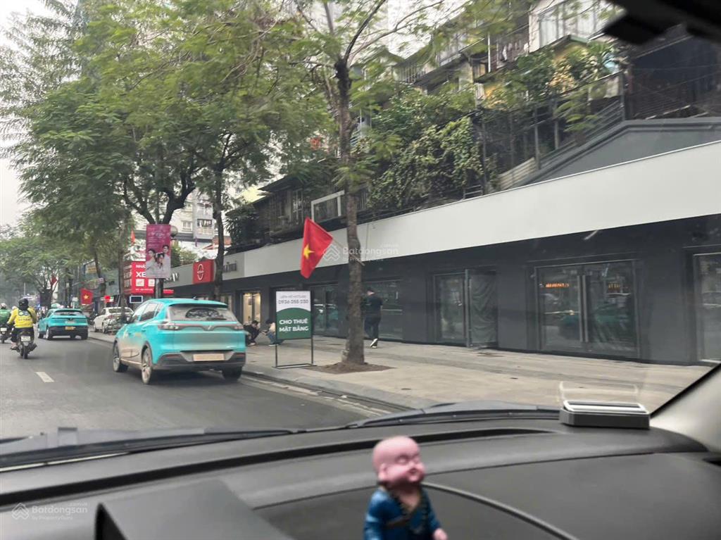 Chính chủ cho thuê mặt bằng tầng 1 phố thái hà, 320m2, mặt tiền rộng, giá hợp lý