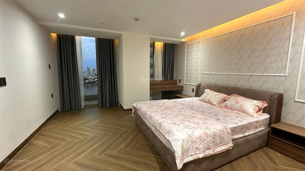 Cần cho thuê căn hộ 2pn hilton bạch đằng, nội thất cao cấp, view trực diện sông hàn giá tốt