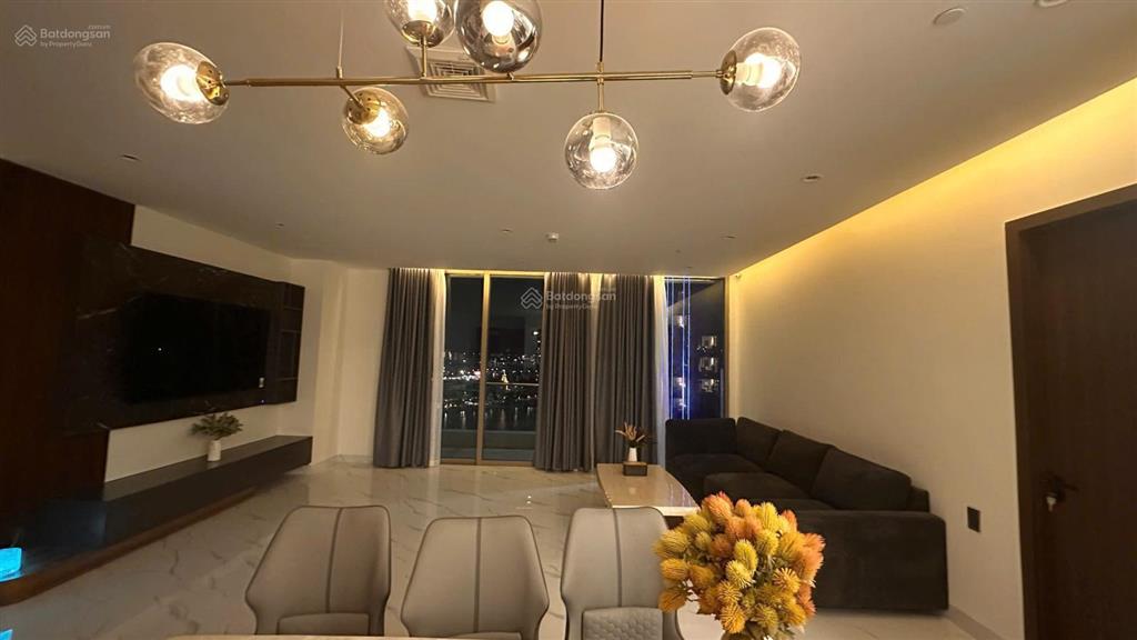 Cần cho thuê căn hộ 2pn hilton bạch đằng, nội thất cao cấp, view trực diện sông hàn giá tốt