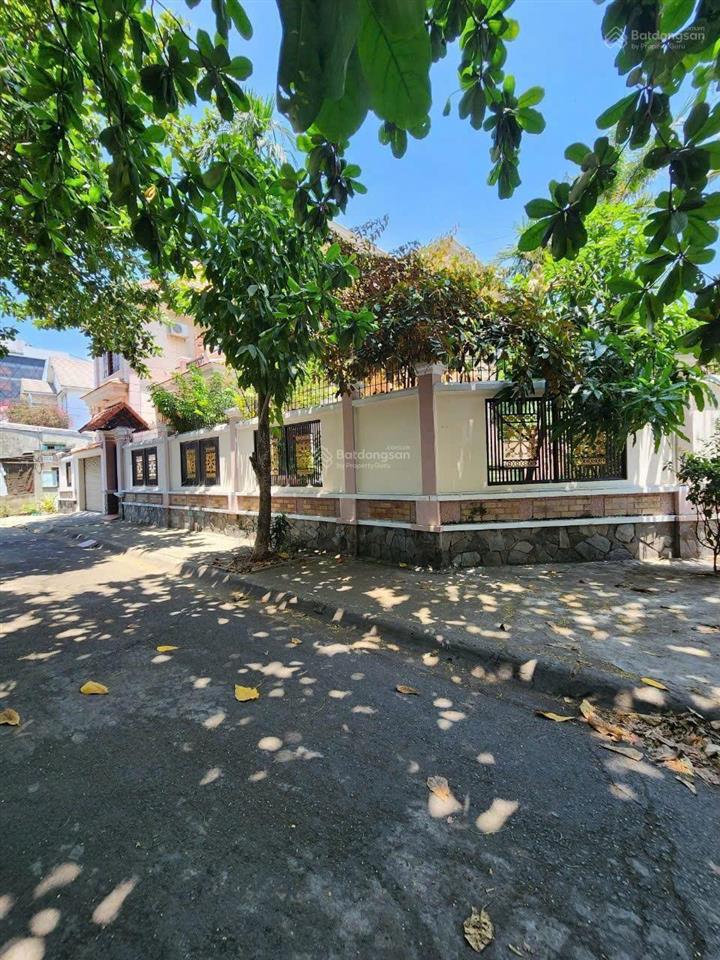 Lô góc 2 mặt tiền 10x25  hẻm 668 quốc lộ 13, hiệp bình chánh  vị trí đẹp, giá tốt!