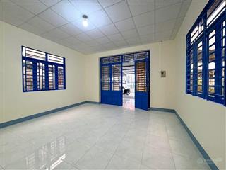 Nhà cấp 4 (sát bình chánh)  cách ql1a chỉ 8  900m  khu đông dân, không quy hoạch
