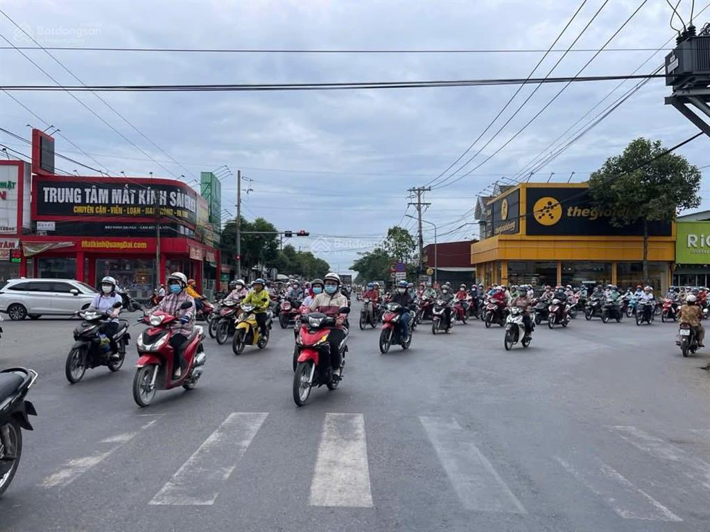 Đất trung tâm bến lức gần chợ, khu công nghiệp cách phan văn mãng chỉ 90m