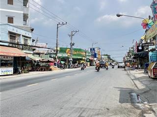 Góc 2mt ngang 6m  đường xe hơi  giáp ranh tp hcm. (không bị quy hoạch dự án)