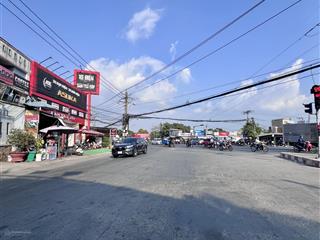 Mặt tiền nhựa 8m, gần đường tỉnh 816  cách khu du lịch happyland chỉ 1,5km. (không mồ mả, ko qh)