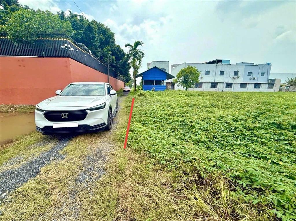 Gần ql1, cách nhựa mỹ yên chỉ 90m  cách chợ bình chánh 4km  ko bị qh (sổ sẵn)