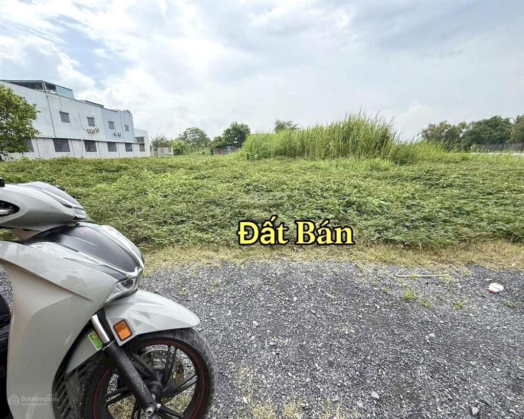 Gần ql1, cách nhựa mỹ yên chỉ 90m  cách chợ bình chánh 4km  ko bị qh (sổ sẵn)