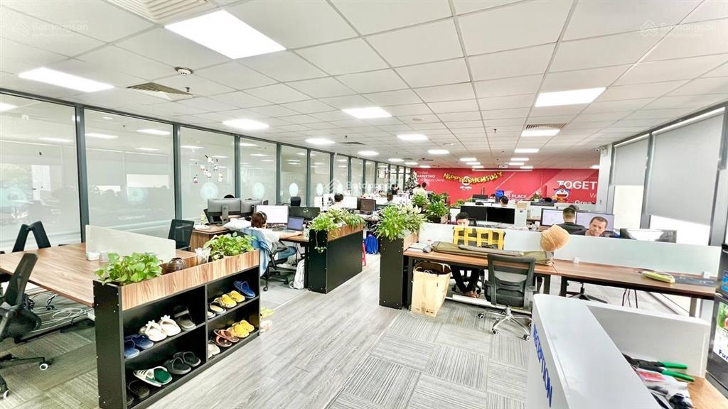 Cđt cho thuê văn phòng comatce tower  61 nguỵ như kon tum. diện tích 300m2 có cắt lẻ 80m2, 160m2