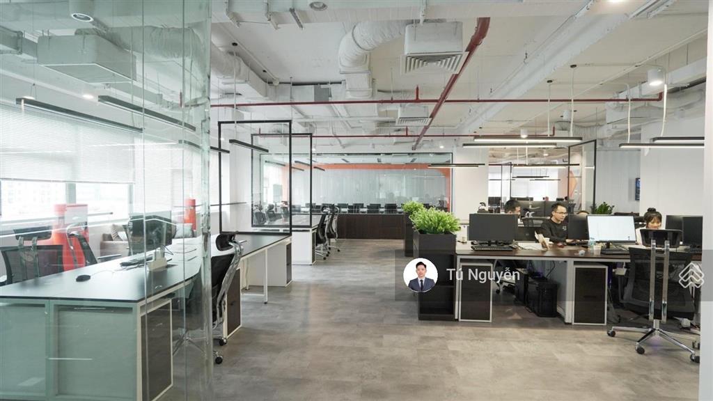Cho thuê văn phòng central point 219 trung kính. diện tích 206m2 sẵn nội thất vào được luôn