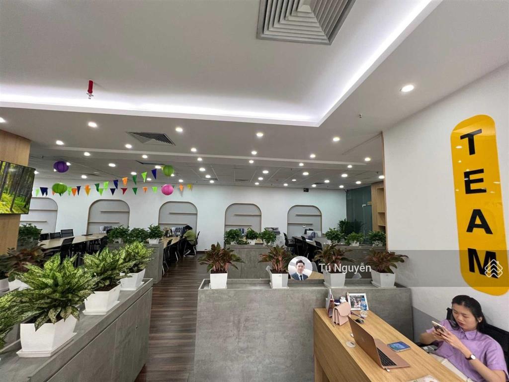 Chính chủ cho thuê văn phòng time tower  lê văn lương. diện tích 200m2 sẵn nội thất đẹp