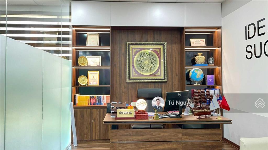Chính chủ cho thuê văn phòng time tower  lê văn lương. diện tích 200m2 sẵn nội thất đẹp
