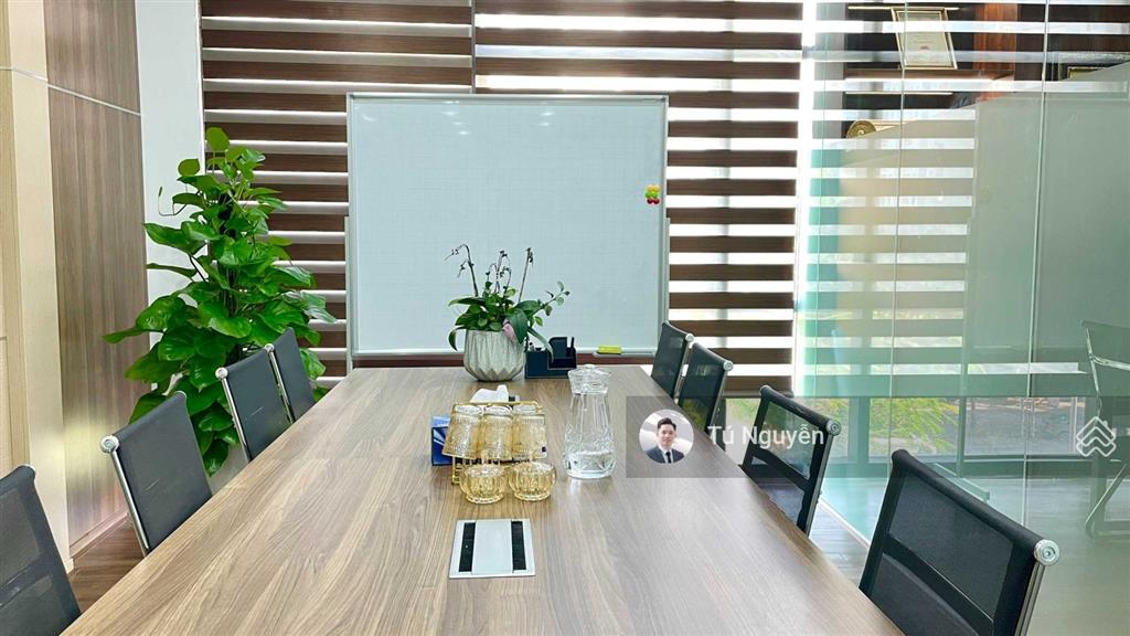 Chính chủ cho thuê văn phòng time tower  lê văn lương. diện tích 200m2 sẵn nội thất đẹp