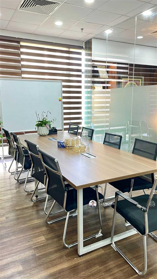 Chính chủ cho thuê văn phòng time tower  lê văn lương. diện tích 200m2 sẵn nội thất đẹp