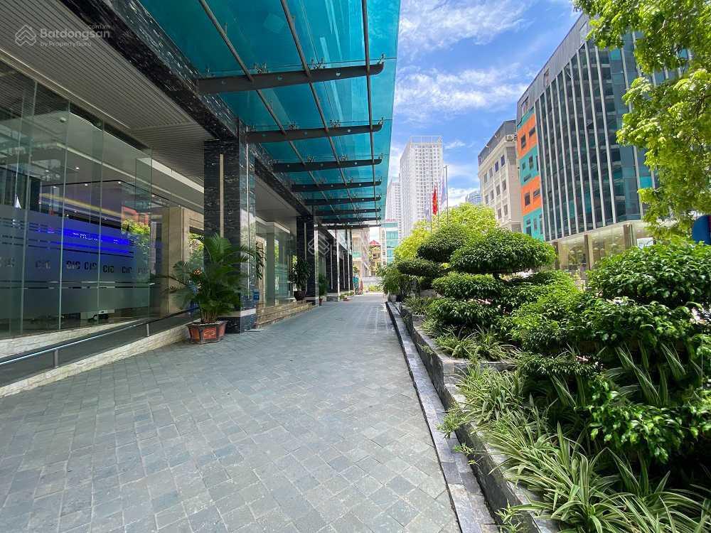 Bql cho thuê văn phòng cic tower  trung kính. dt 300m2 sẵn nội thất có thể cắt từ 145m vào luôn