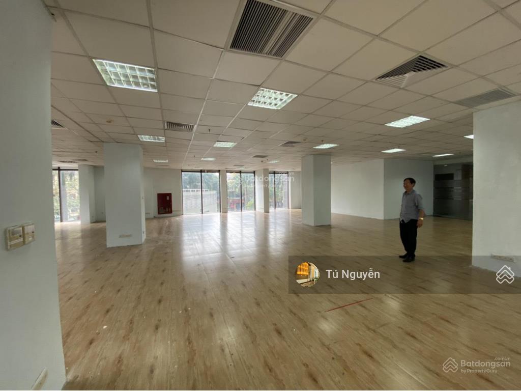 Bql cho thuê văn phòng trung yên plaza  trần duy hưng. dt 345m2 sẵn nội thất, vào luôn, có cắt lẻ
