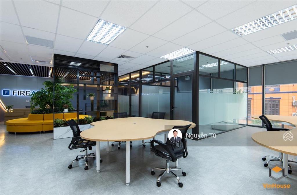 Bql cho thuê văn phòng the sun  mễ trì. dt 200m2 sẵn nội thất, bàn ghế vào làm việc luôn