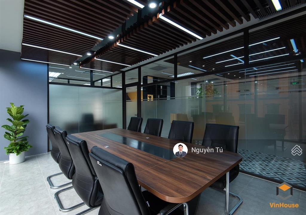 Bql cho thuê văn phòng the sun  mễ trì. dt 200m2 sẵn nội thất, bàn ghế vào làm việc luôn