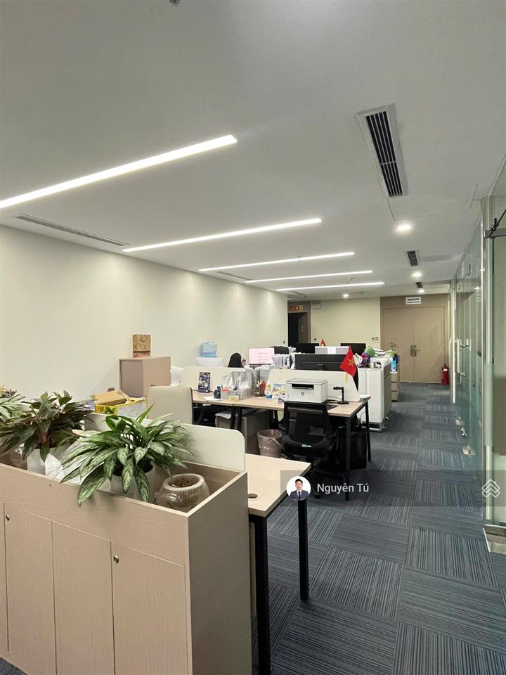 Cđt rox tower  54a nguyễn chí thanh cho thuê văn phòng. dt 1300m2 có cắt lẻ