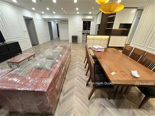 Căn hộ diện tích lớn 204m2  nội thất mới và cao cấp  đã có sổ hồng  dọn vào ở luôn. giá 19 tỷ