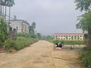 Bán gấp 375 m2 thích hợp làm nhà hàng hoặc kho xưởng đường trước nhà 10 m đối diện sân bóng