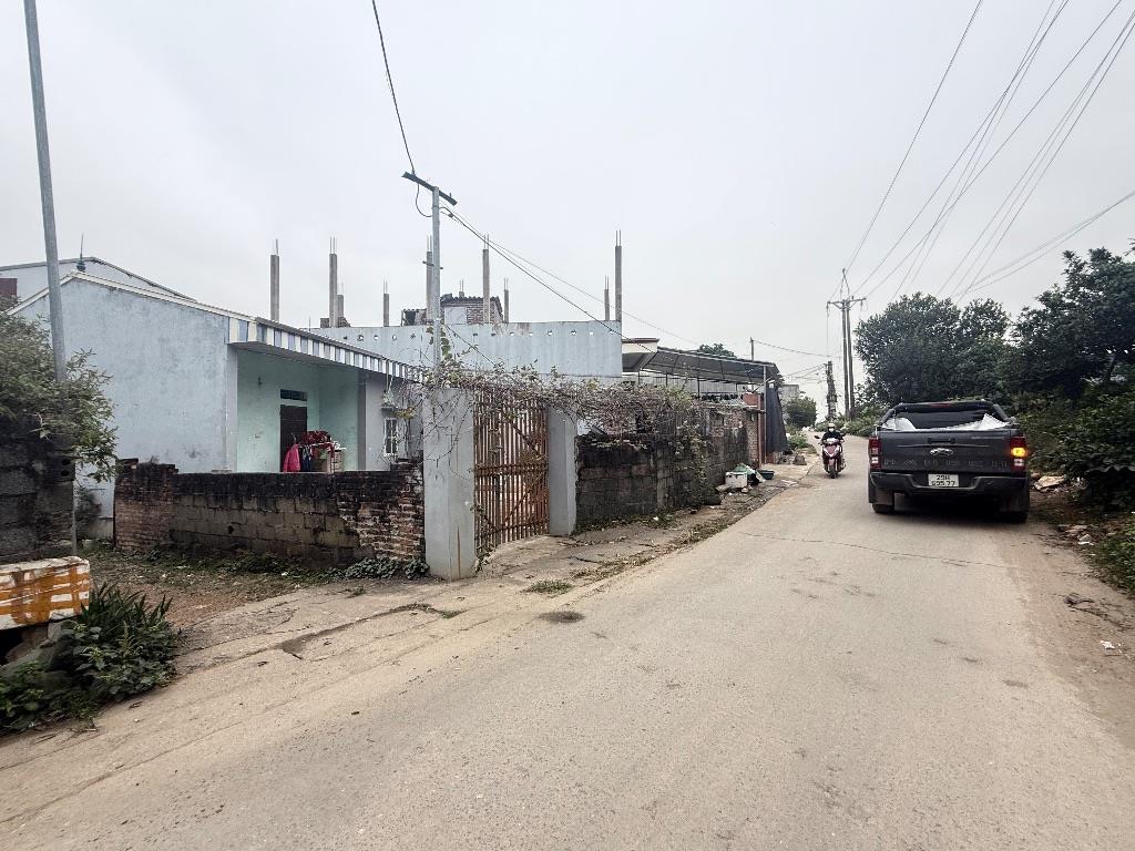 Bán Nhà và đất , lô góc , trục chính liên thôn giá chỉ 3 tỷ