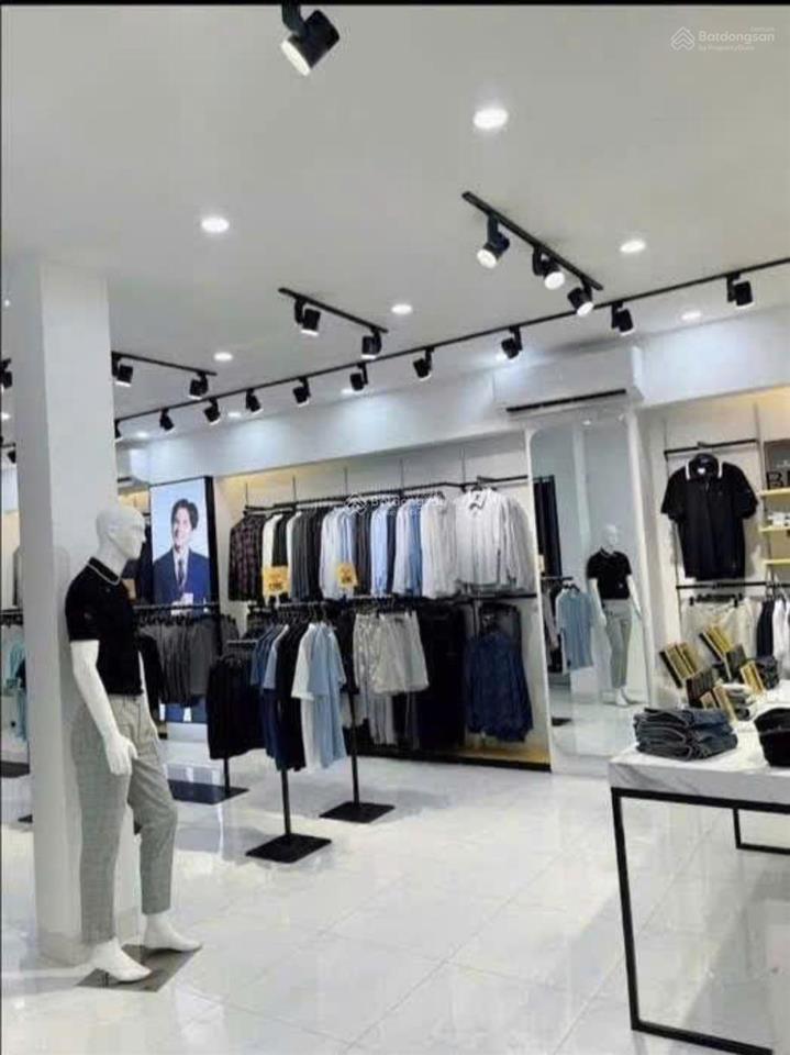 Hạ chào 5 tỷ cần thanh khoản gấp nhà mặt phố xa la