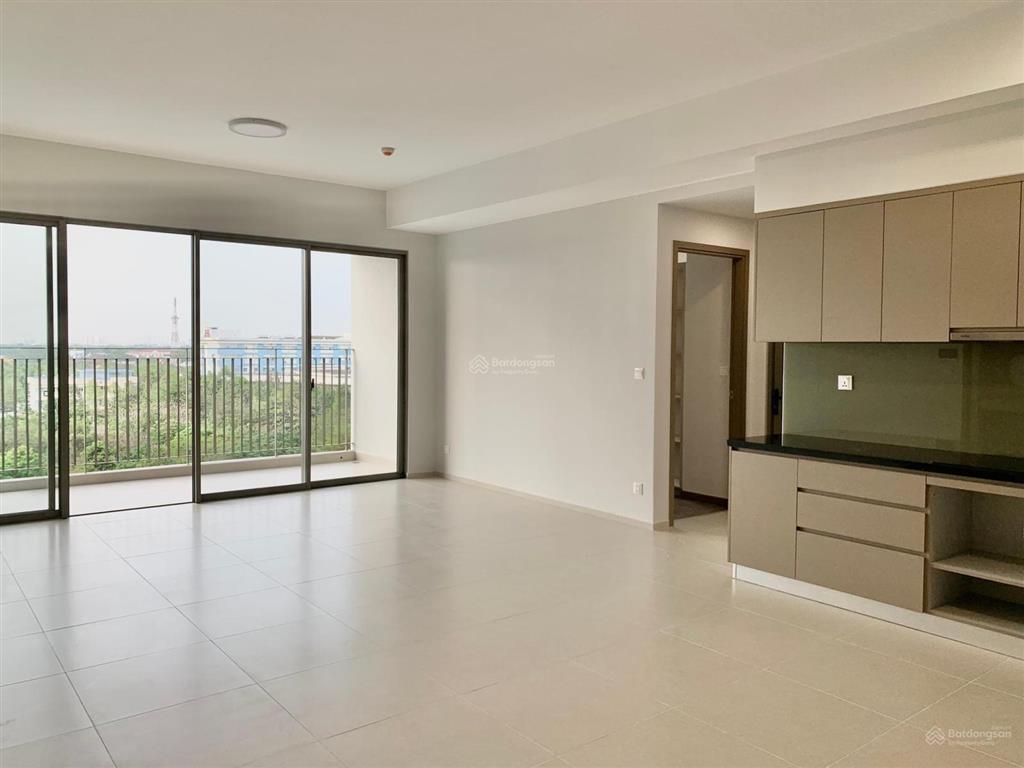 Bán 3pn 113m2 giá 4.750 tỷ, sẵn sổ hồng, sẵn giường tủ, view ủy ban, tầng cao, nhà mới 100%
