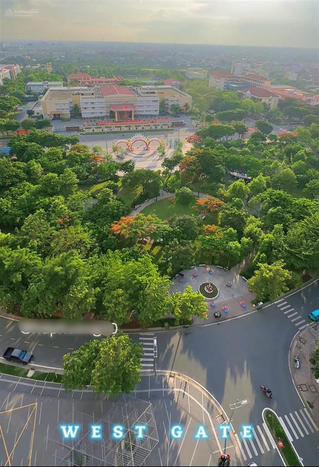 Bán 3pn 113m2 giá 4.750 tỷ, sẵn sổ hồng, sẵn giường tủ, view ủy ban, tầng cao, nhà mới 100%