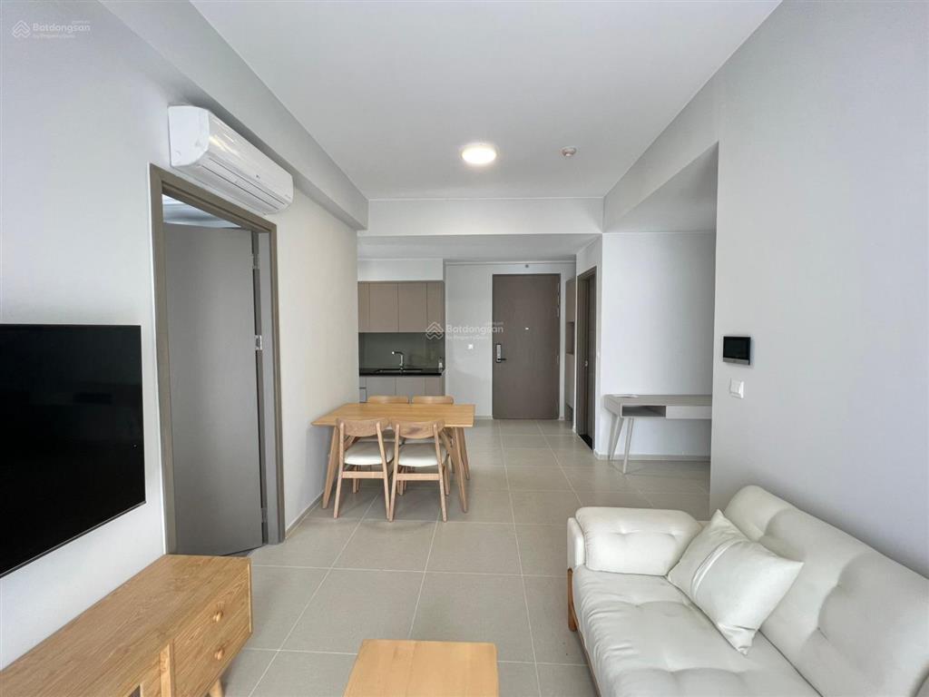 Cho thuê giá 9tr/th, căn góc 2n + 2vs 69m2 sẵn máy lạnh + máy giặt, giường tủ, chung cư westgate