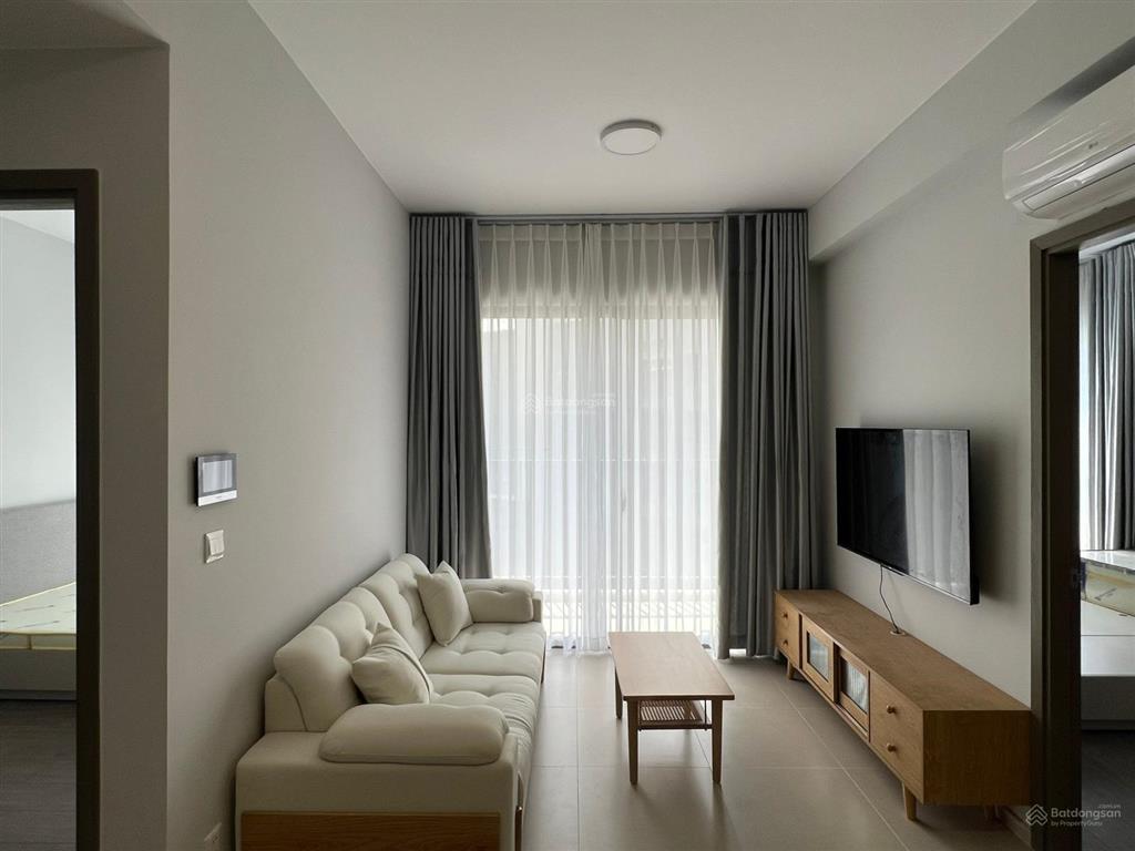 Cho thuê giá 9tr/th, căn góc 2n + 2vs 69m2 sẵn máy lạnh + máy giặt, giường tủ, chung cư westgate