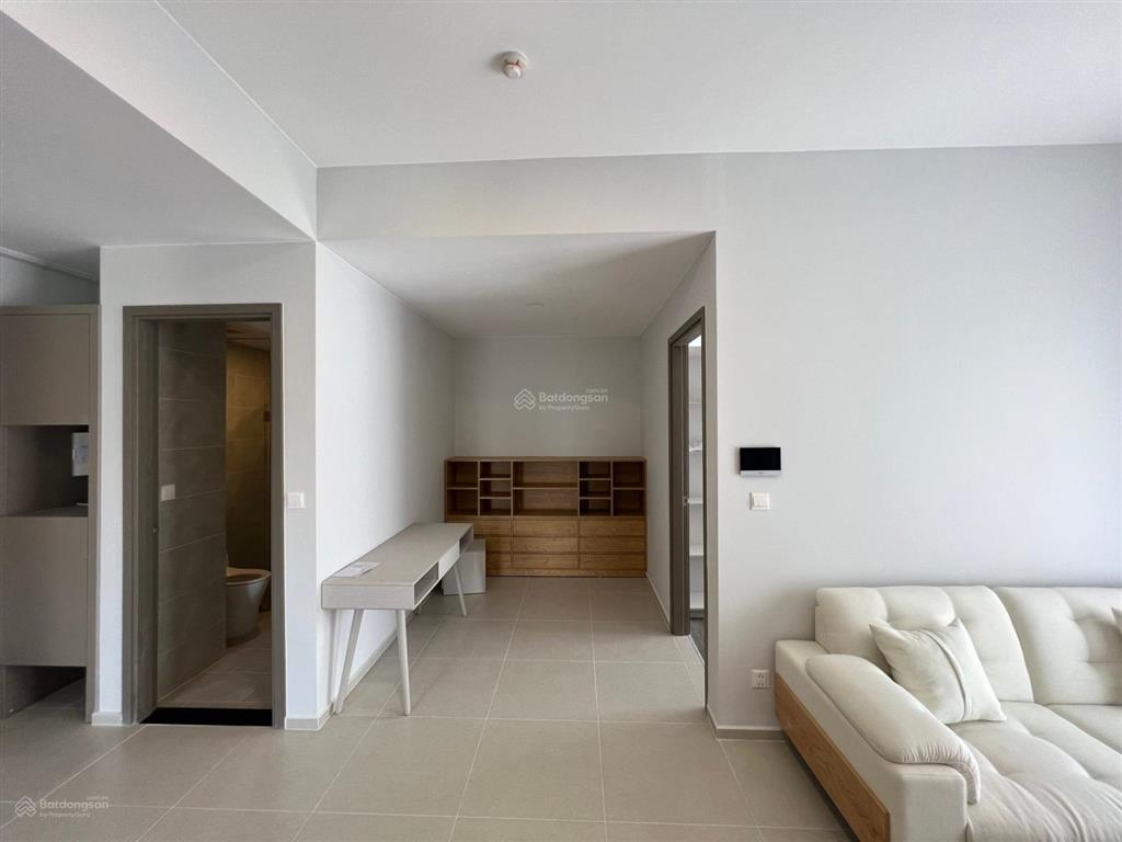 Cho thuê giá 9tr/th, căn góc 2n + 2vs 69m2 sẵn máy lạnh + máy giặt, giường tủ, chung cư westgate