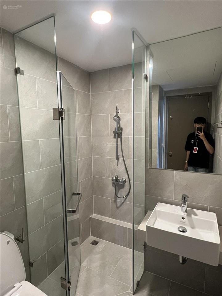 Cho thuê giá 9tr/th, căn góc 2n + 2vs 69m2 sẵn máy lạnh + máy giặt, giường tủ, chung cư westgate