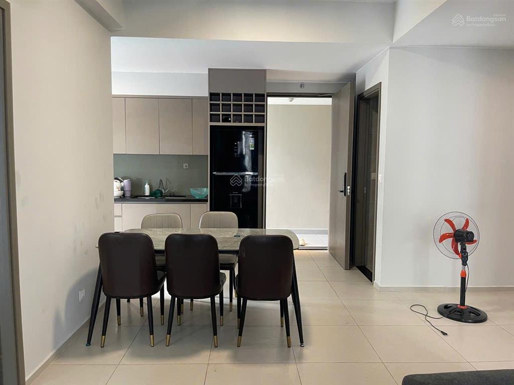 Bán gấp căn góc 2n+2vs 69m2 giá 3.25 tỷ, để lại toàn bộ nội thất như hình, view siêu phẩm block d