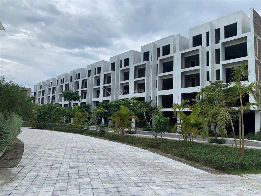 Cần bán gấp căn liền kề đã xây thô, siêu đẹp dự án flc sầm sơn giá 3,6 tỷ