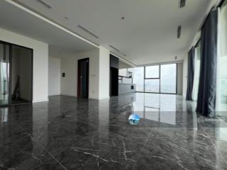 Chính chủ cho thuê căn 2ngủ, 2wc 141m2 golden river  giá chỉ 24,5tr/tháng  em long 0869 971 ***