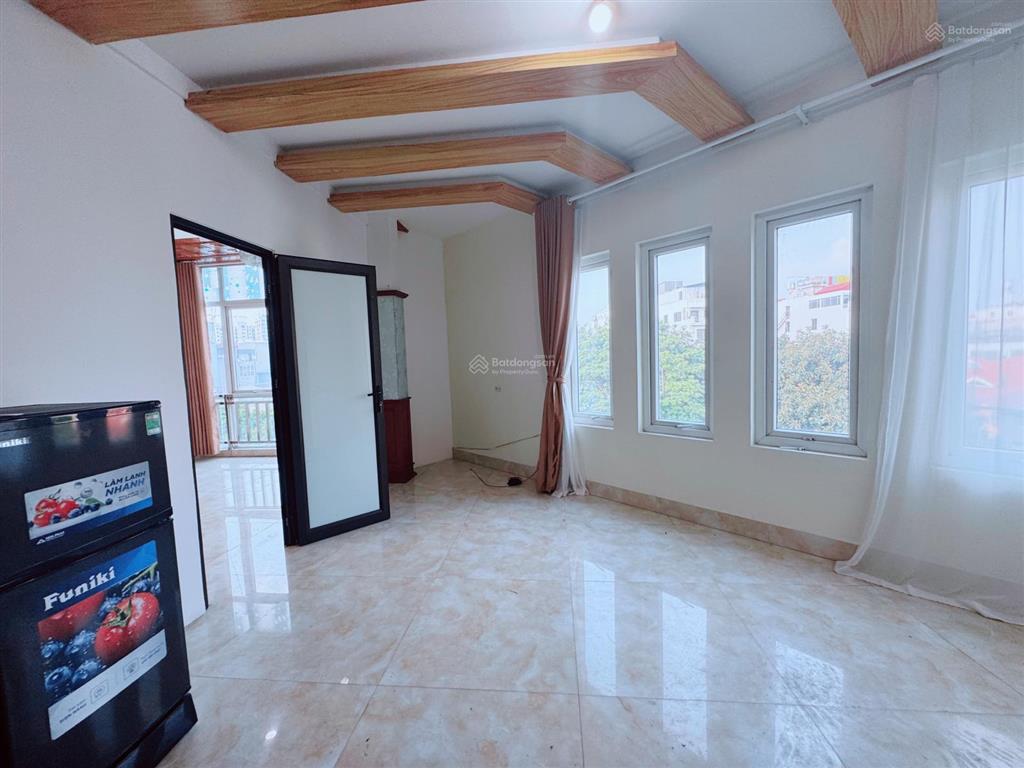 Phòng cho thuê rộng, thoáng, view đẹp đủ nội thất giá 4,2triệu/th tại phố trạm (gần aeon mall).