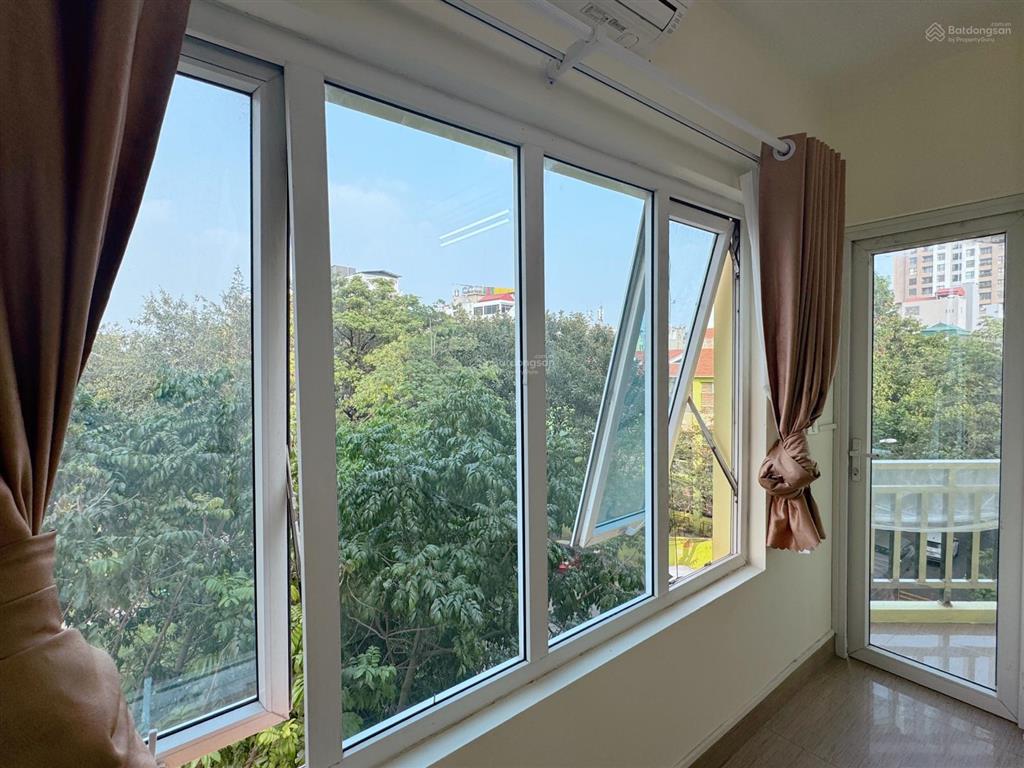 Phòng cho thuê rộng, thoáng, view đẹp đủ nội thất giá 4,2triệu/th tại phố trạm (gần aeon mall).